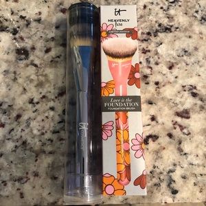 NEW SEALED! It Cosmetics Foundation Brushes